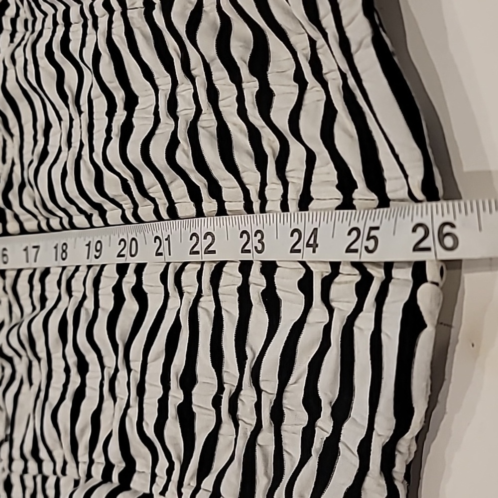 Chico's Crinkled Zebra Pattern Zip Up Jacket White Black Chico Size 3 - Picture 14 of 14